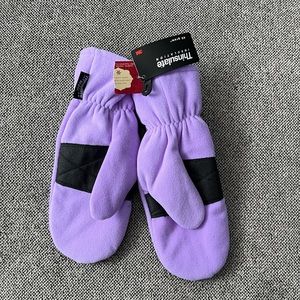 Pair of fleece lilac mittens.